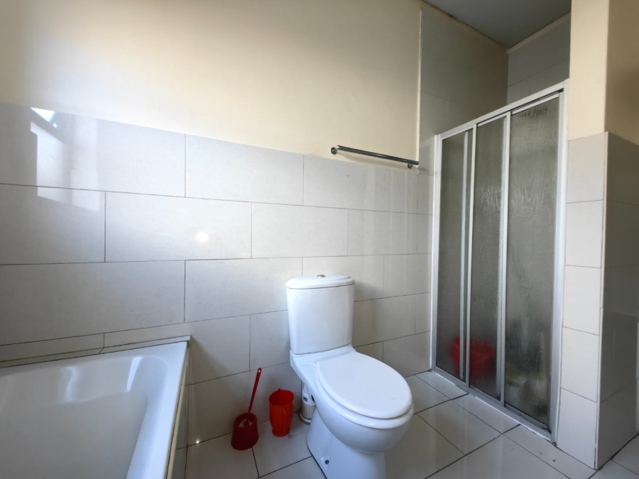 8 Bedroom Property for Sale in Belgravia Western Cape